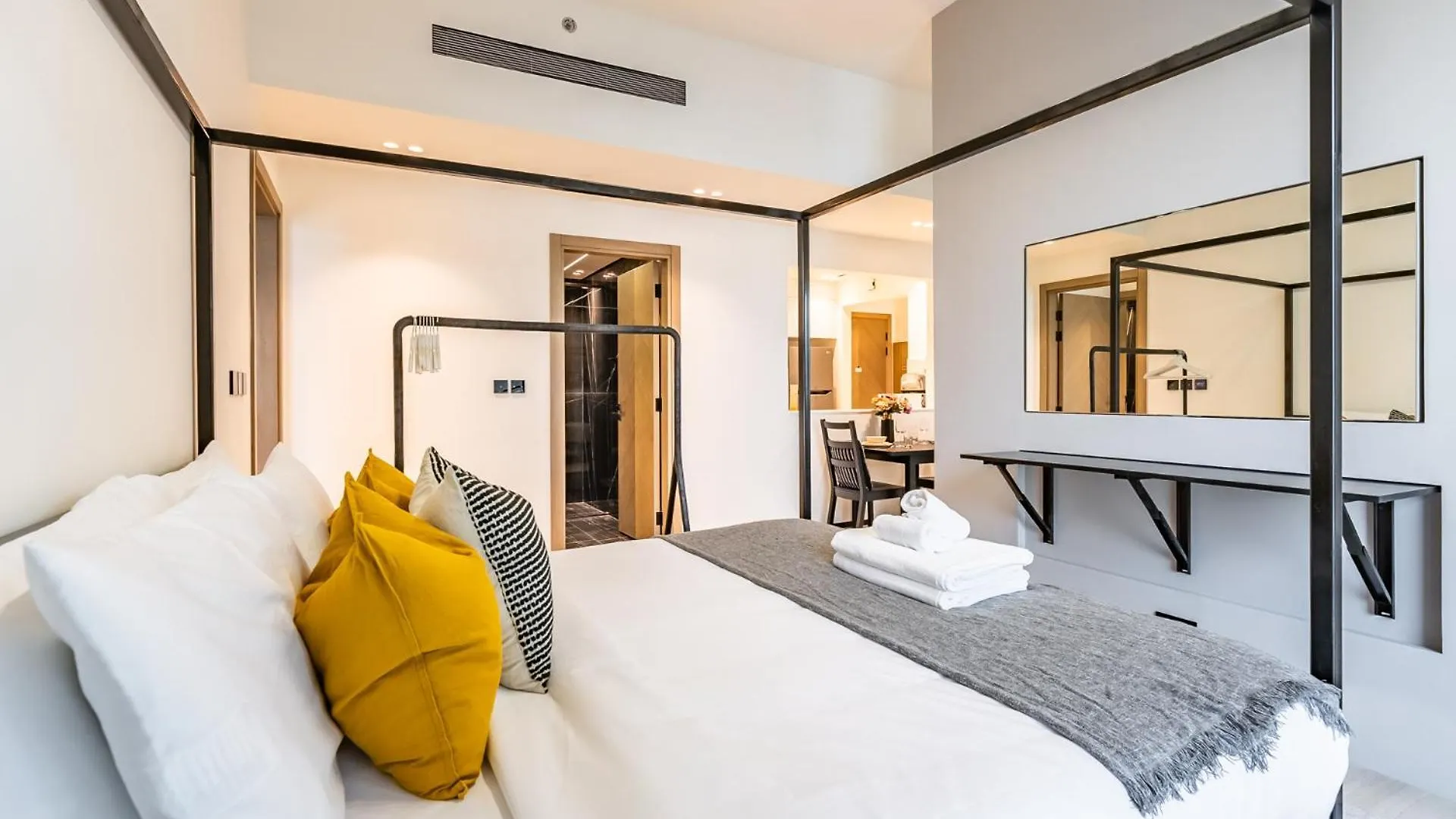 Modern Retreat In This Unique Building In Jvc Dubai 0*,