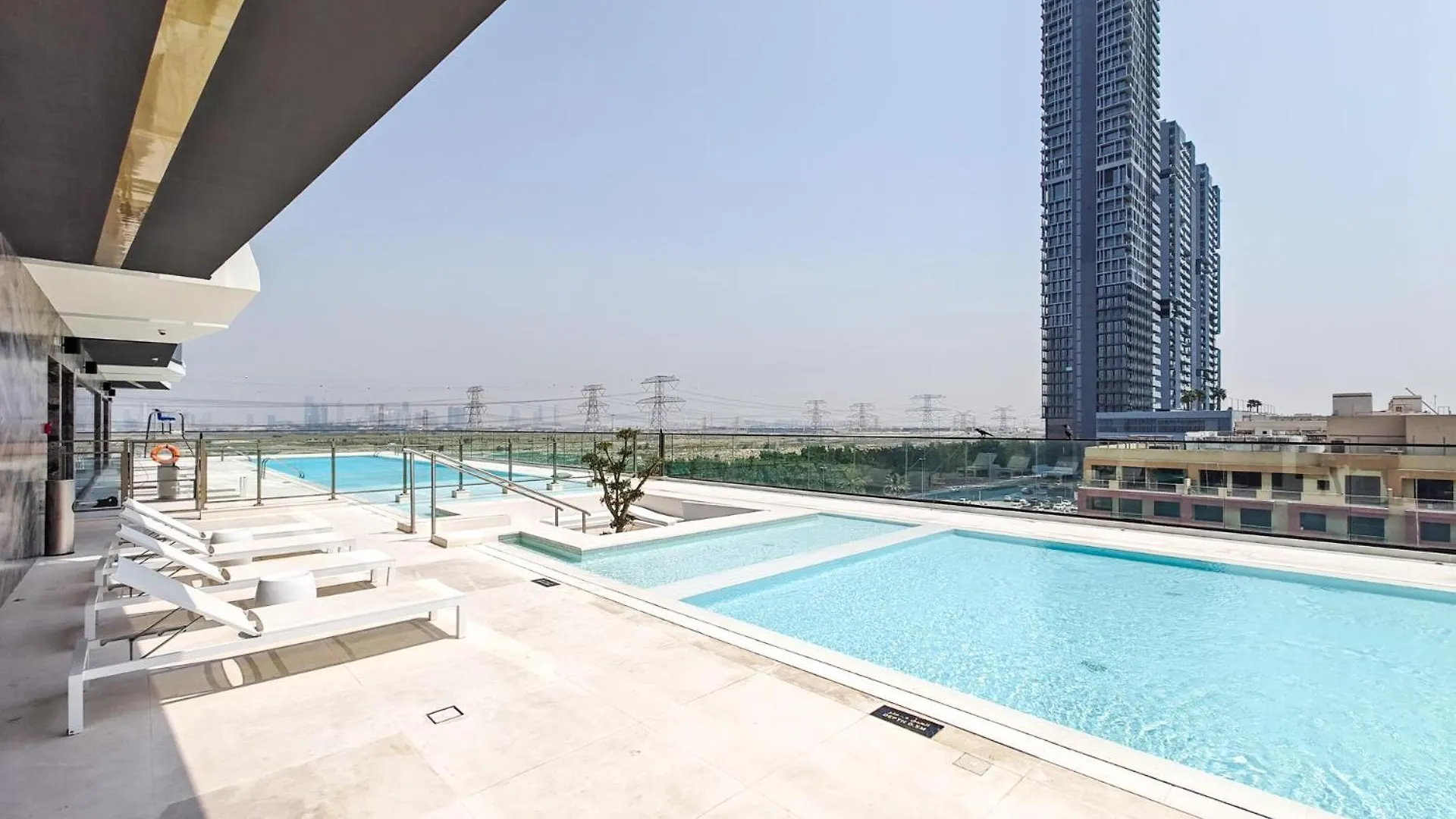 Modern Retreat In This Unique Building In Jvc Dubai 0*,